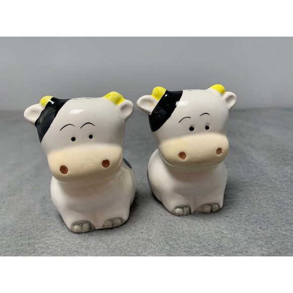 Vintage Ceramic Cow Salt & Pepper Shakers Figurine Set 1960s - Picture 8 of 9